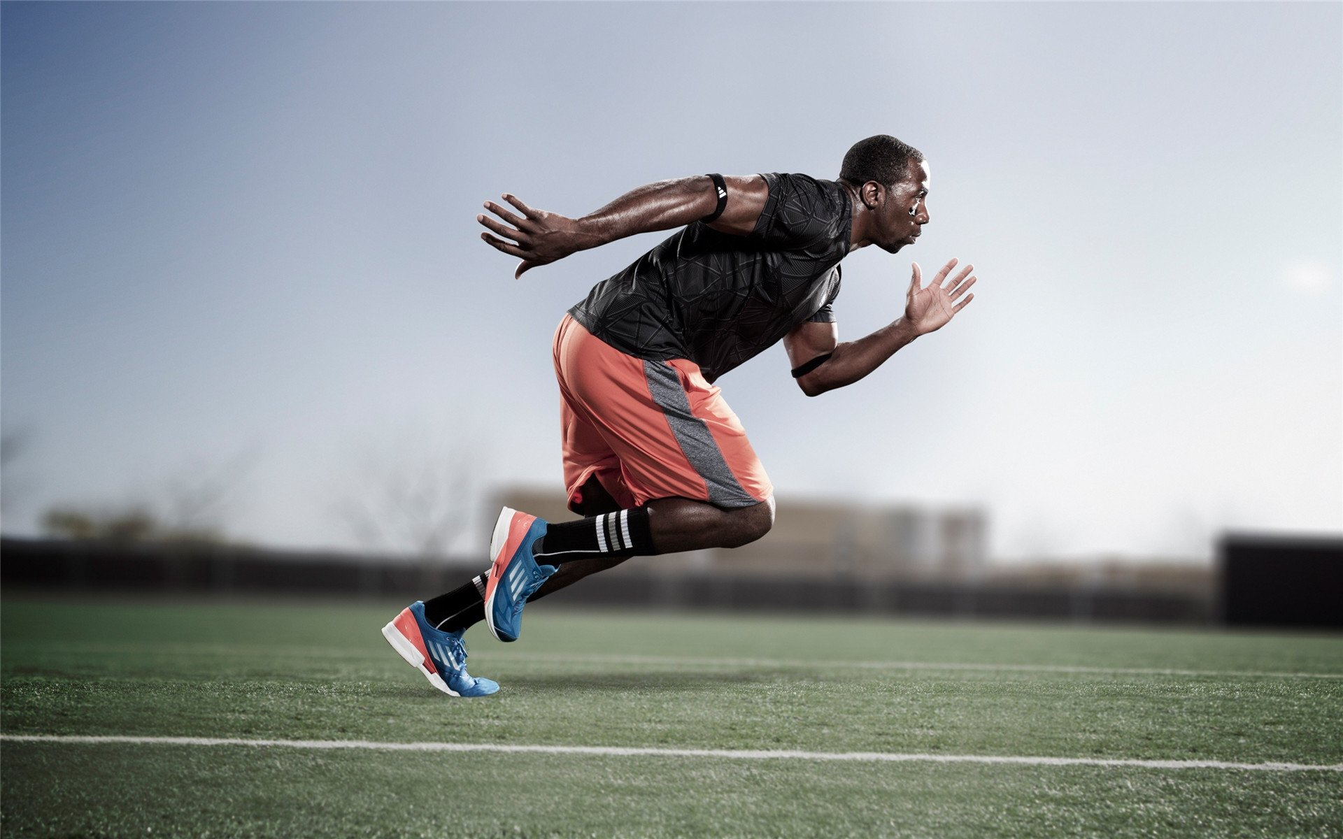 凯莉·麦基翁展现强大耐力与爆发力,凯莉·麦吉利斯现照